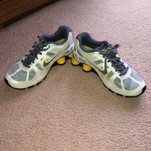Livestrong Nike shox